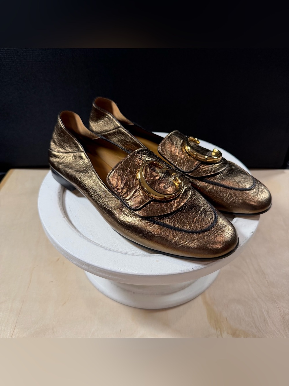 Women’s Chloe C Logo Loafers Crinkled Metallic Gold Leather 37.5 / 7US NWOT